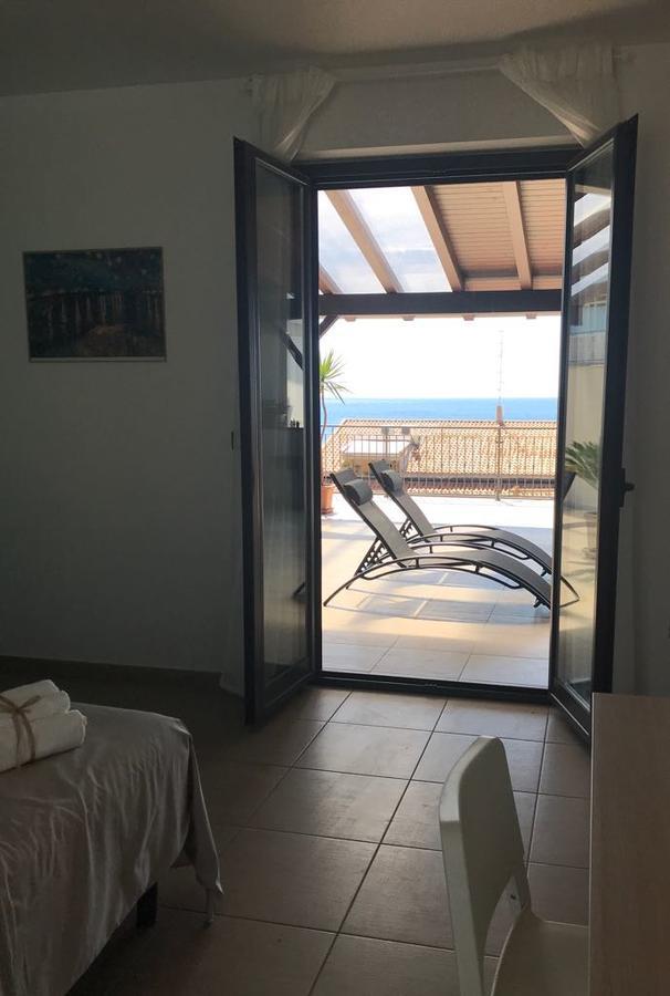 Appartamento Gambero Beach Santa Teresa Di Riva Extérieur photo